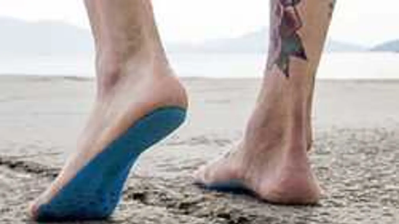 Új őrület tarol a neten: A láthatatlan cipő mindent visz