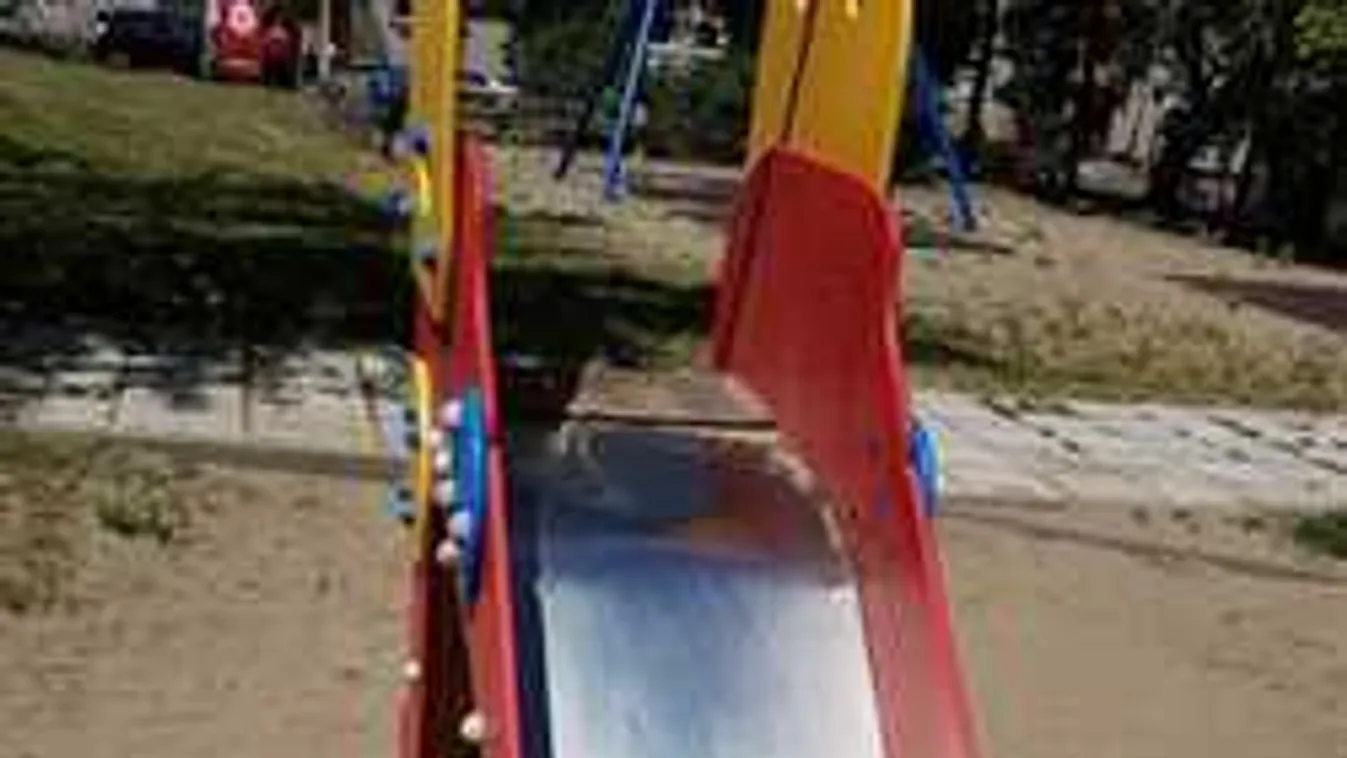 Aggasztó fotók: Ezért veszélyes a budapesti lakótelep játszótere