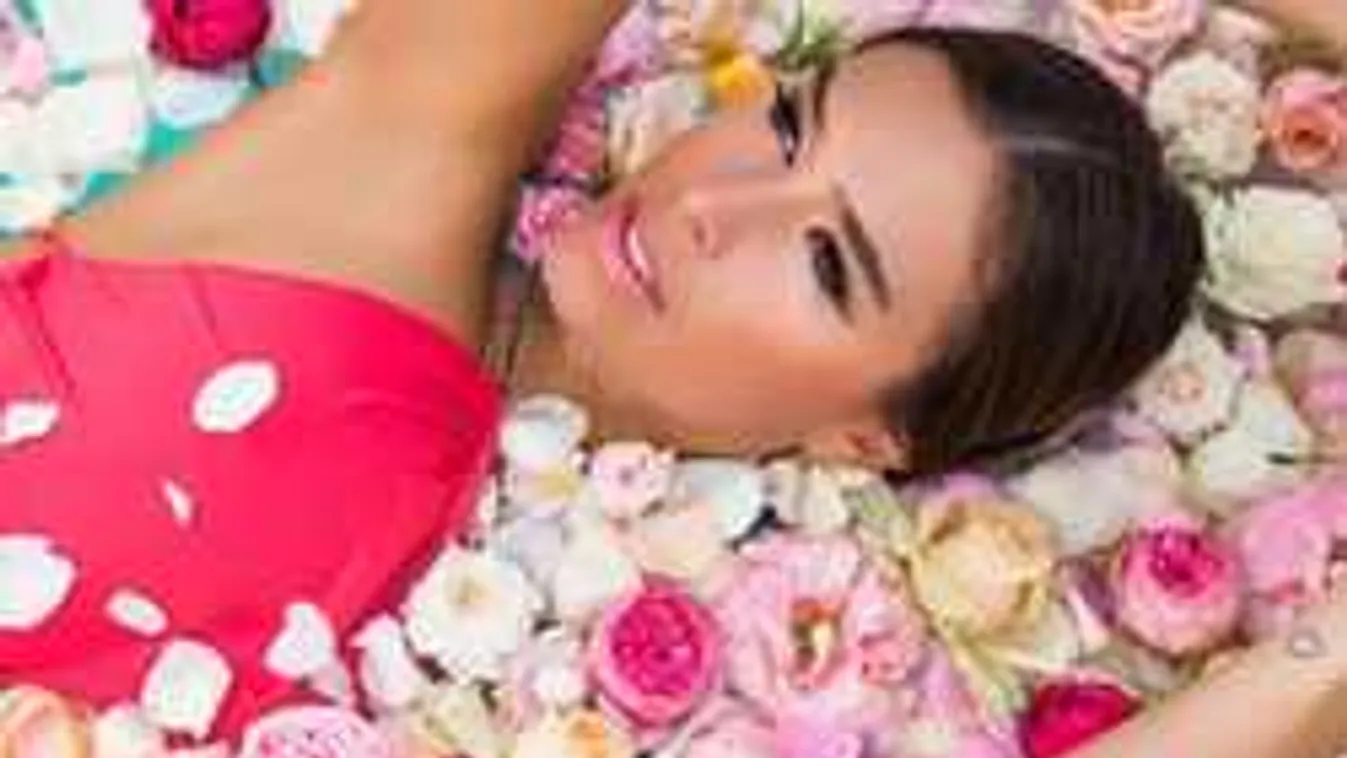 Meztelenül fotózták Dukai Regit - itt egy kép!