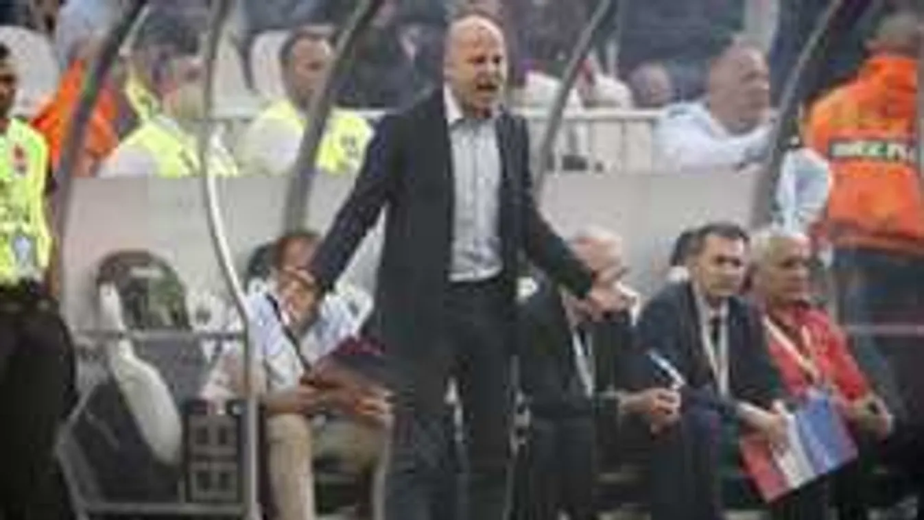 Rasszista botrány miatt rúgták ki a Vidi edzőjét