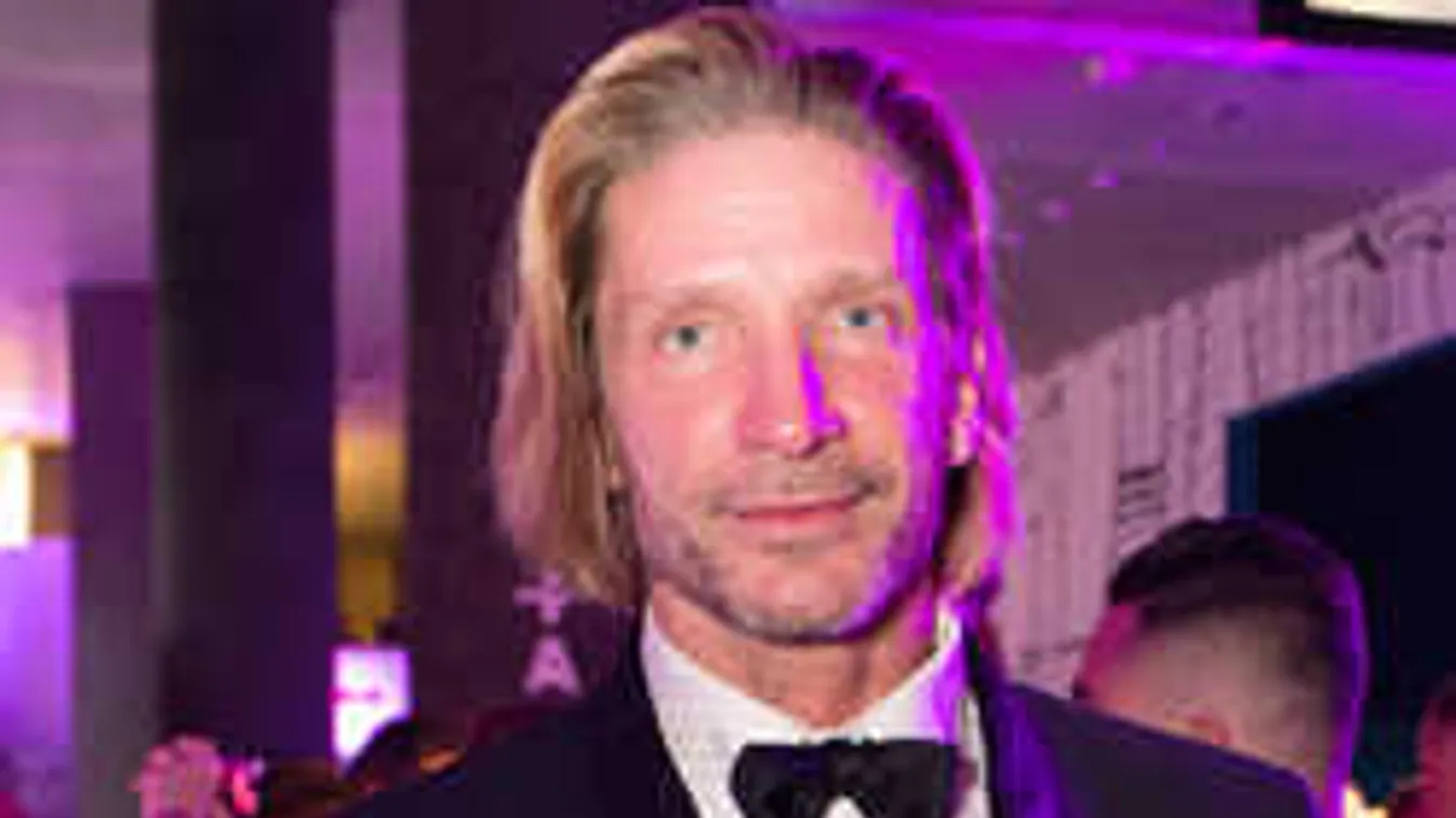 Elképesztő helyzetben fotózták le a ruhátlan magyar sztárt