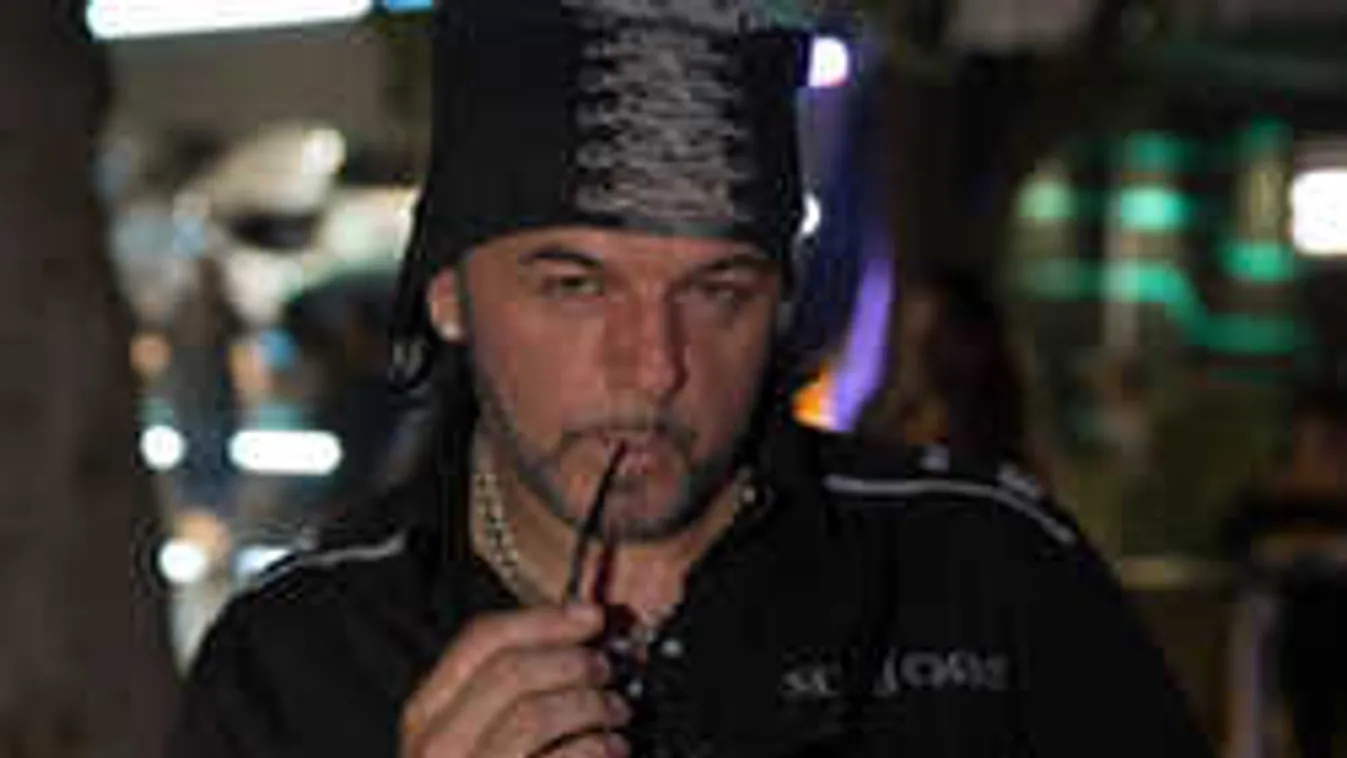 Kitört a háború Kozso és a Kozmix billentyűse között