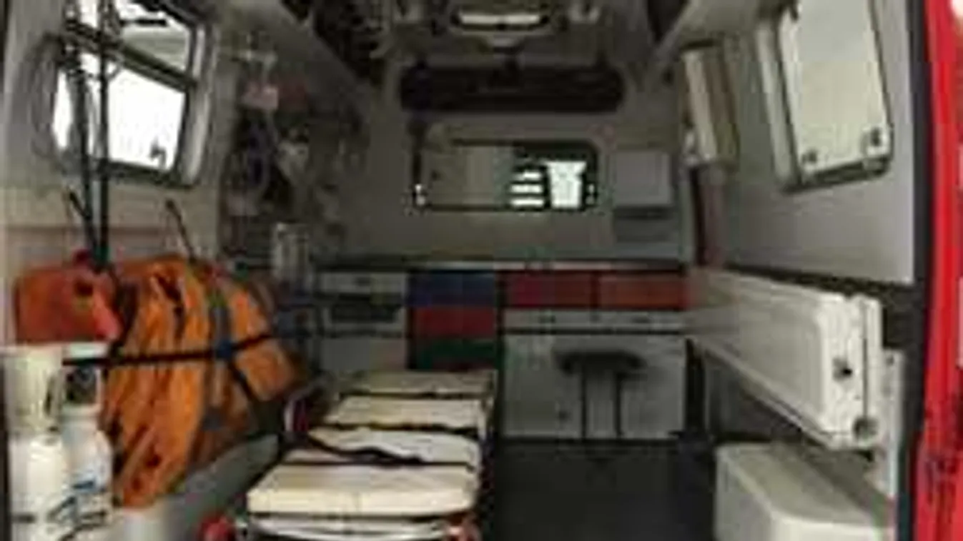 Borzalom, belehalt a vacsorába egy gyerek, több százan lettek rosszul