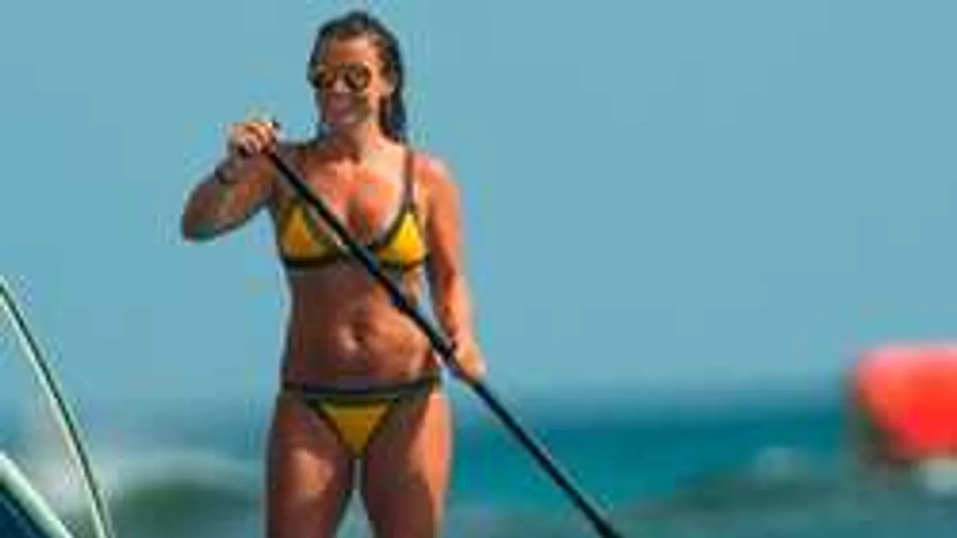 Rooney dögös neje őrjítő bikiniben villantott