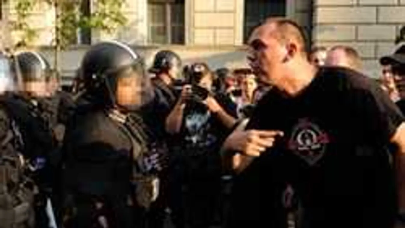 Hasba rúgott, egy család kiirtásával fenyegetőzött a magyar politikus