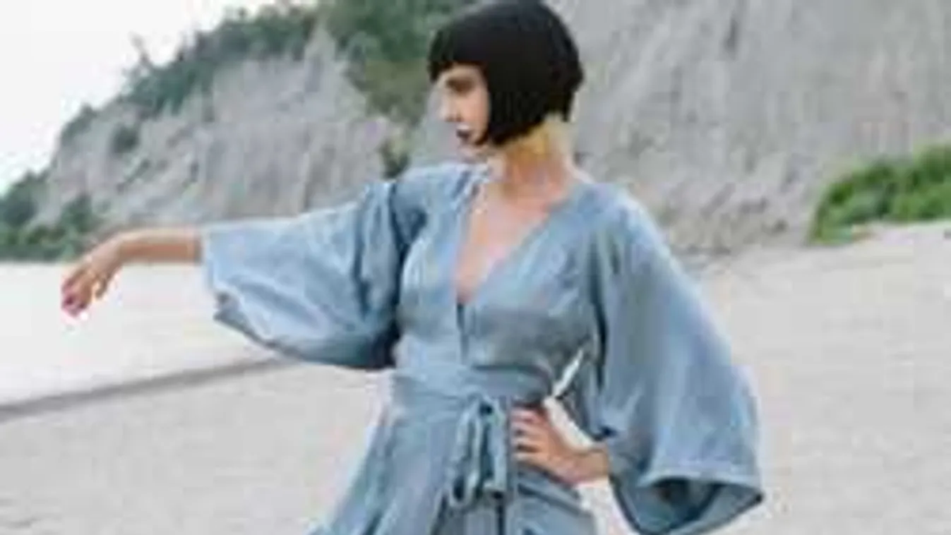 Sejtelmes köntösben járnak idén nyáron a nők