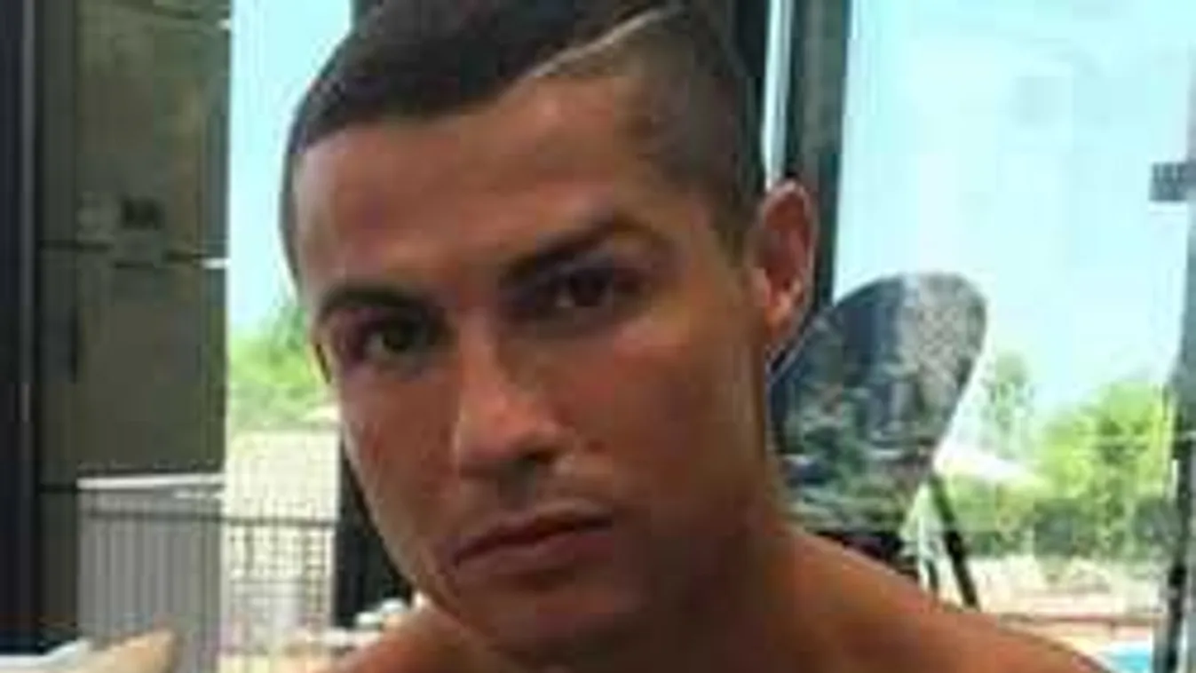 Tündéri fotón mutatta meg újszülött ikreit Ronaldo