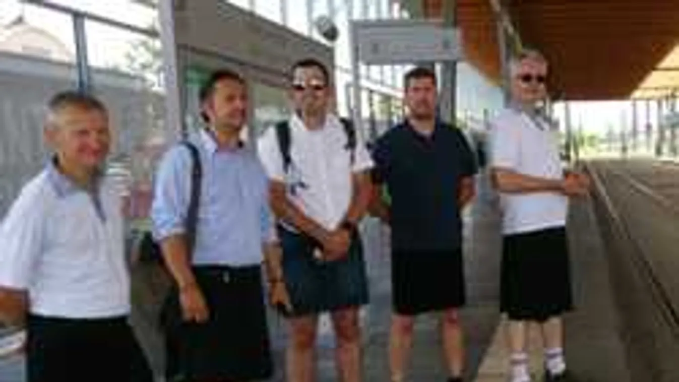 Szoknyás férfiak vezetik a helyi járatokat