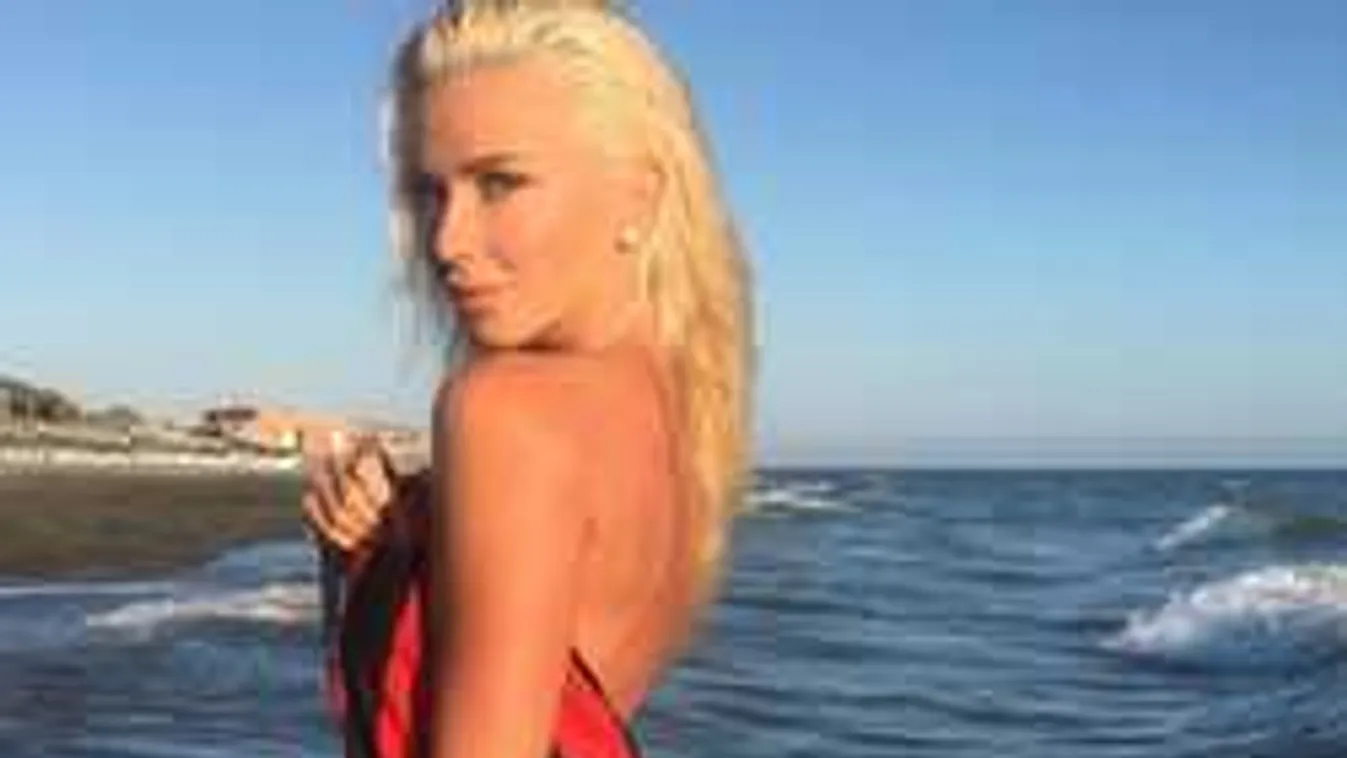 Pucéran a tengeren: ledobta a melltartót a Milan dögös szurkolója