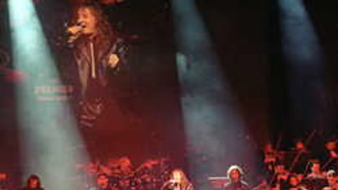 Megindító fotó: teltházas koncertet adott Zámbó Jimmy