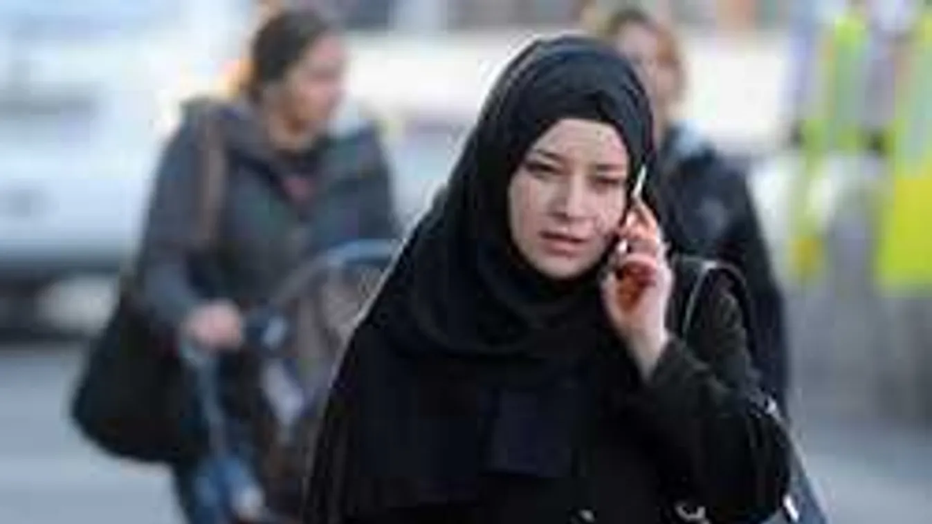 Irritálja az osztrákokat a fejkendős nők látványa, megtámadják őket...