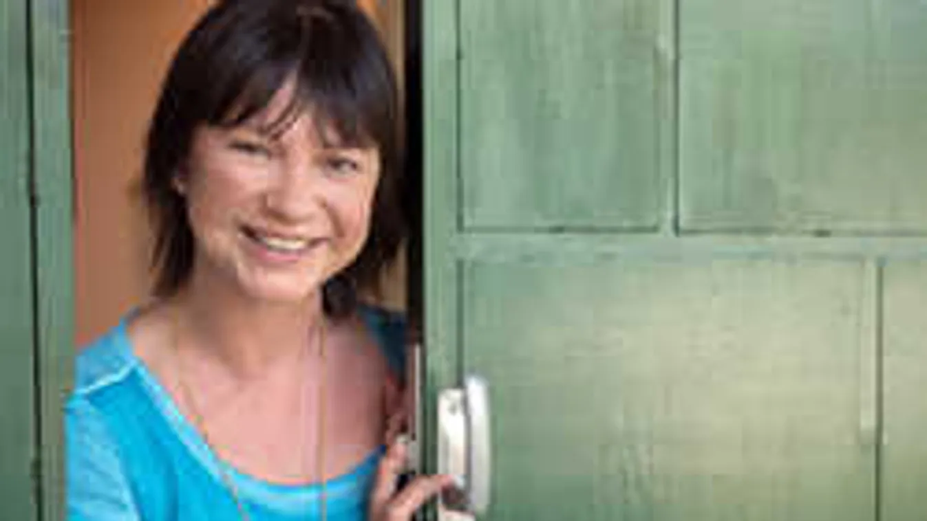 Sosem látott fotók: ezt a házat árulja Görbe Nóra