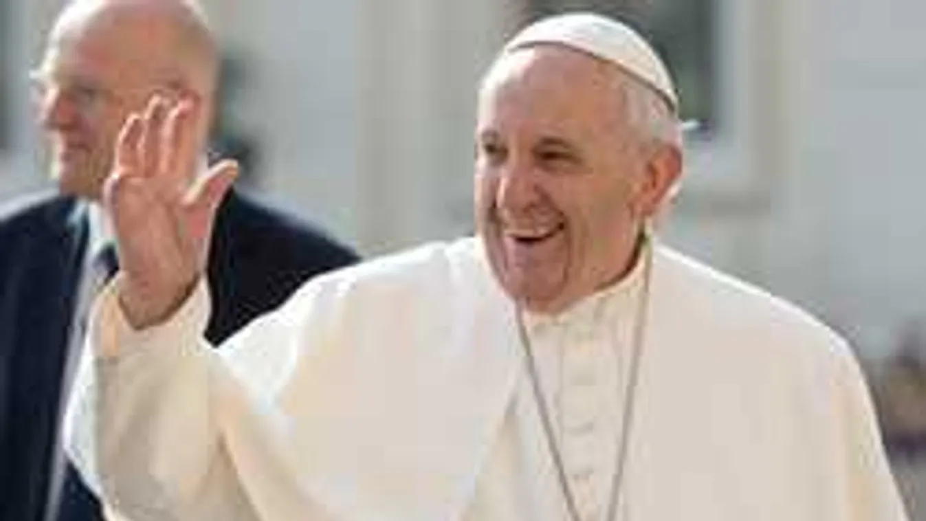 Csinos magyar úszólányokat áldott meg Ferenc pápa