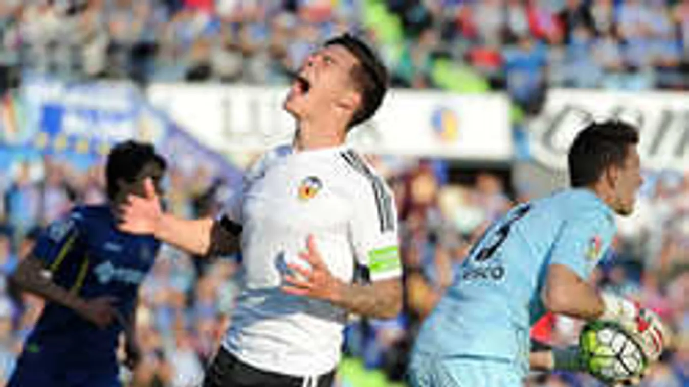 Nemi erőszak vádja miatt csukták le a válogatott focistát