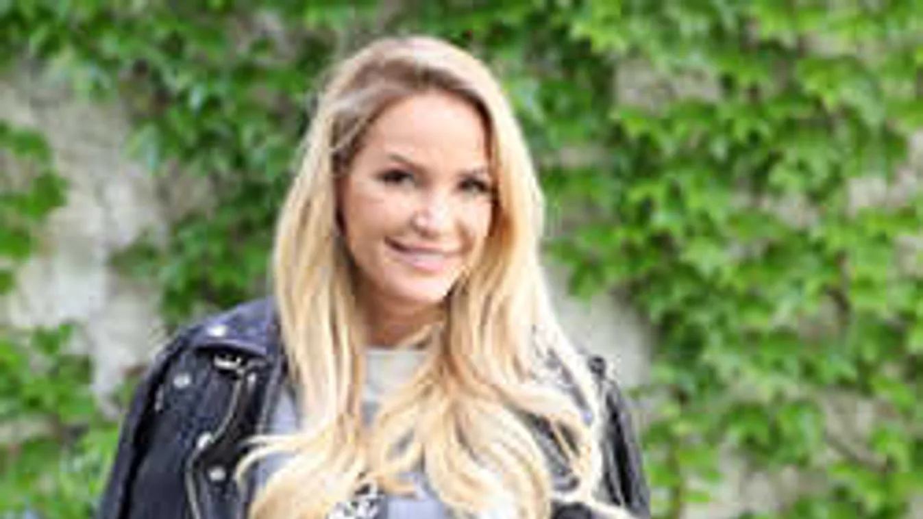 Zuhany alatt mutatta meg vadító idomait Zimány Linda