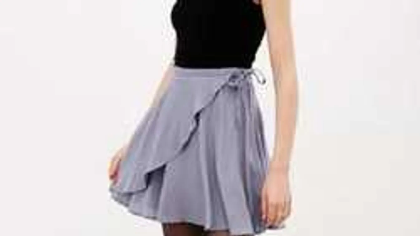 Ez a rejtélyes szoknya lett megint a divat! Rafináltan hordják a nők