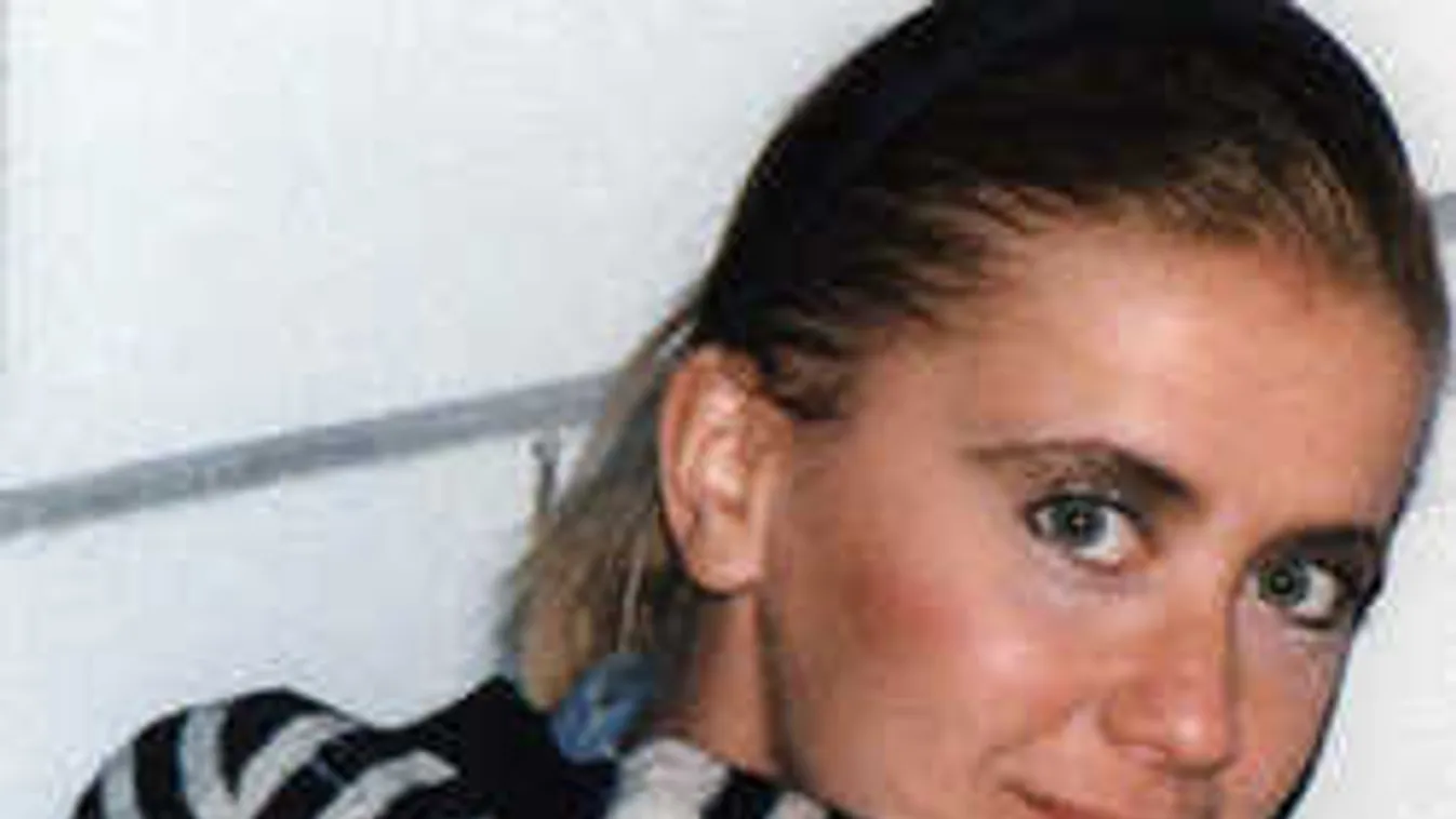 Sosem látott fotó került elő a fiatal Eszenyi Enikőről!