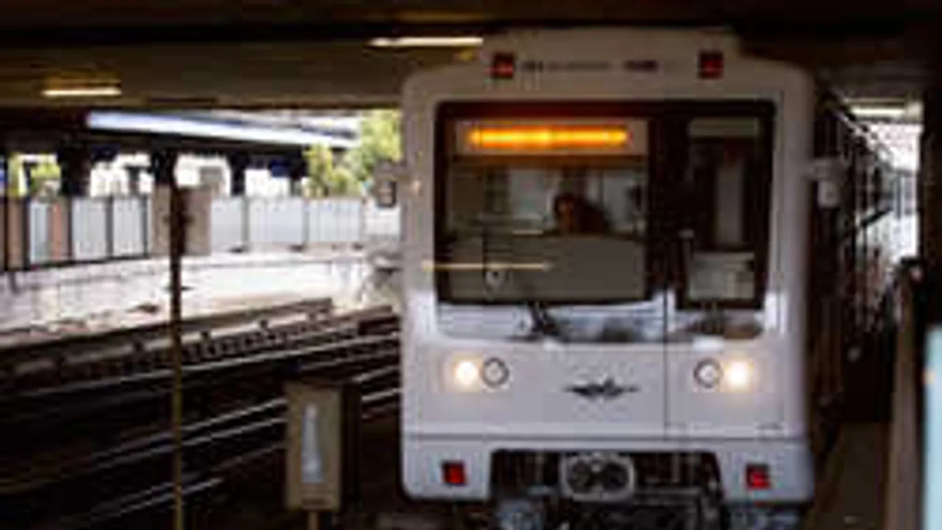 Megint nem járt a 3-as metró, az ajtókkal volt gond