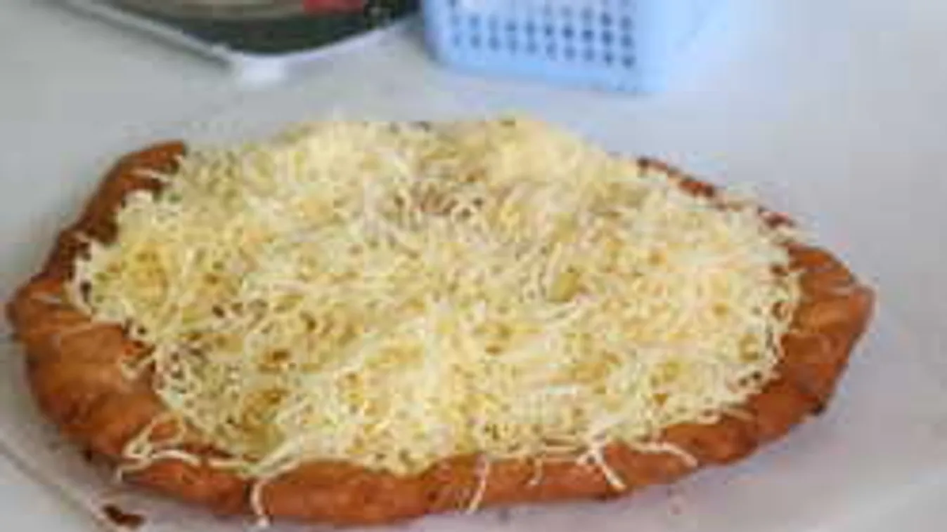 Így készül a legfinomabb nyári lángos
