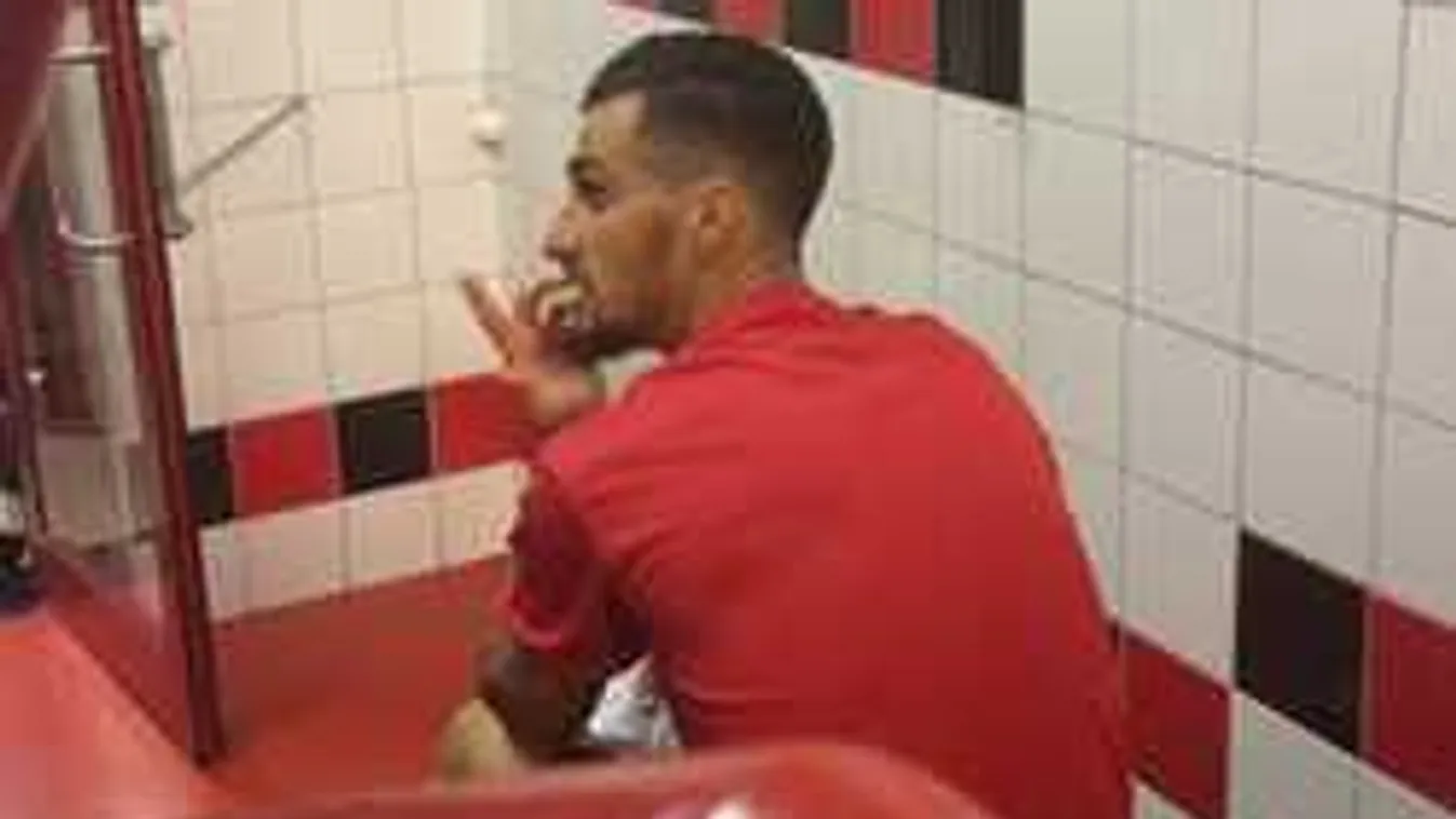 Ima az öltözőfolyosón: ezek a zártkapus BL-meccs legfurább fotói