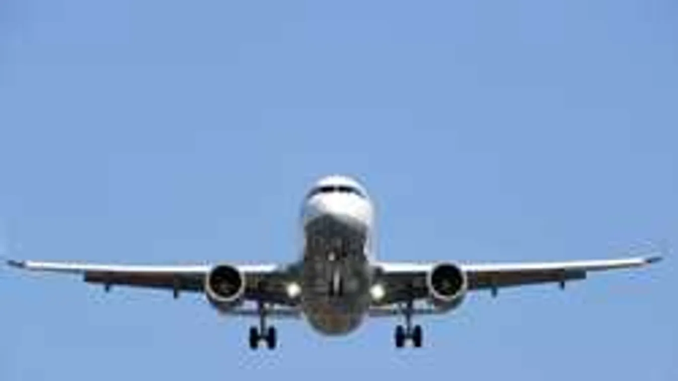 Pánik a reptéren: elsodródott egy utasszállító