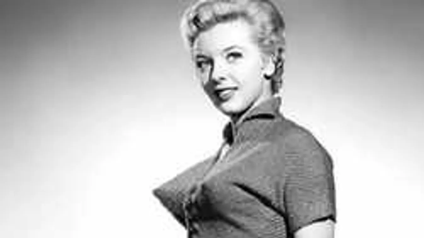 Emlékszel még a töltény melltartóra? Így szúrta ki a szemet