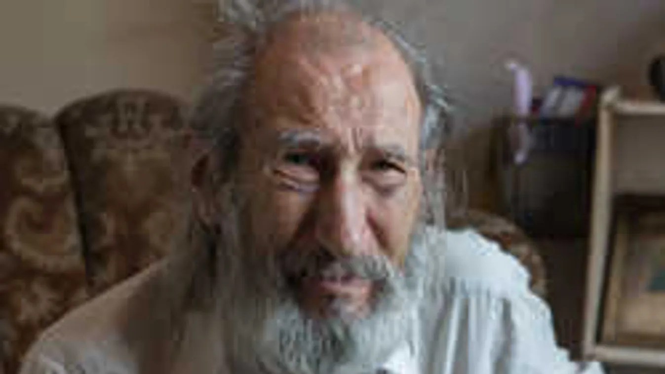 Érthetetlen, hiányolja bántalmazó fiát a nyomorgó színész