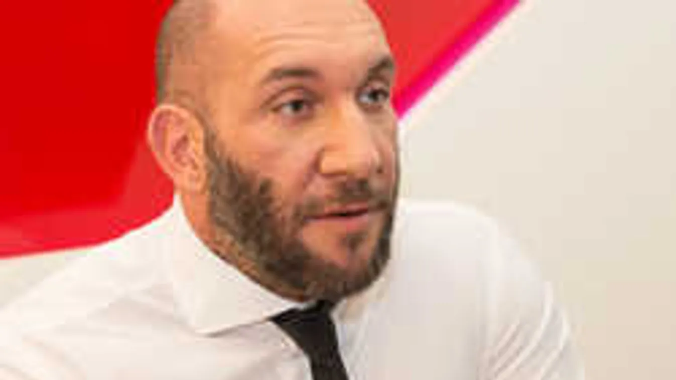 Itt tartunk, ez a híres tévés lesz Berki Krisztián szolgája