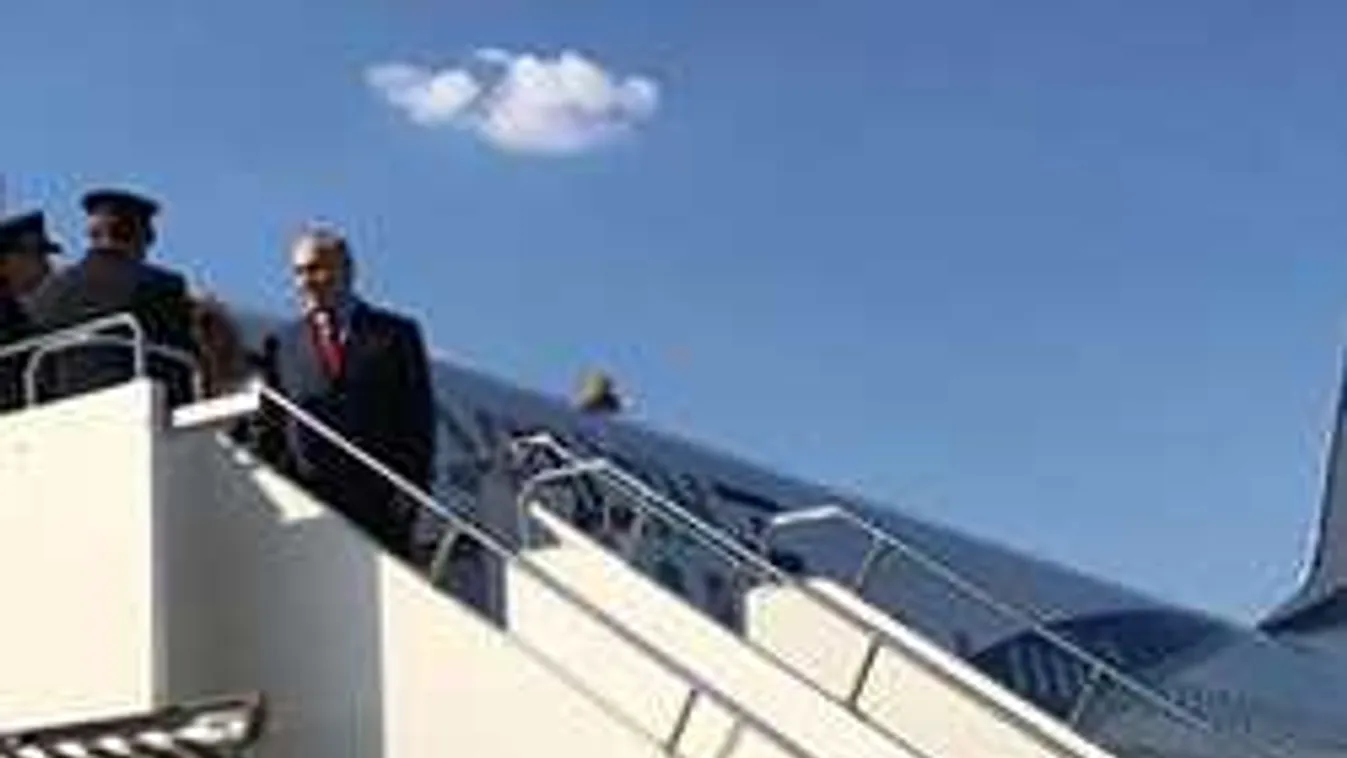 Megérkezett Budapestre az izraeli miniszterelnök - ezek az első fotók