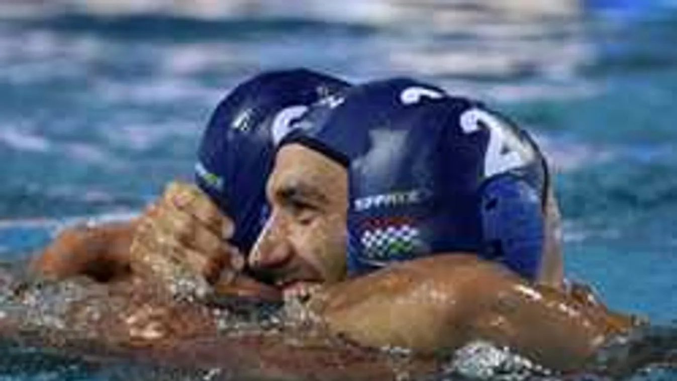 Bombameglepetés a vébén, költözhetnek a pólósok