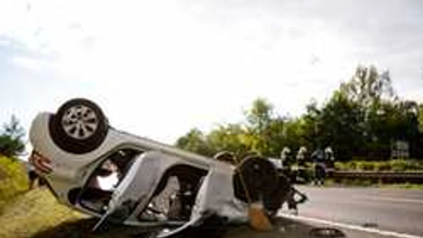 Durva helyszíni fotók érkeztek az M3-ason történt tömegkarambolról