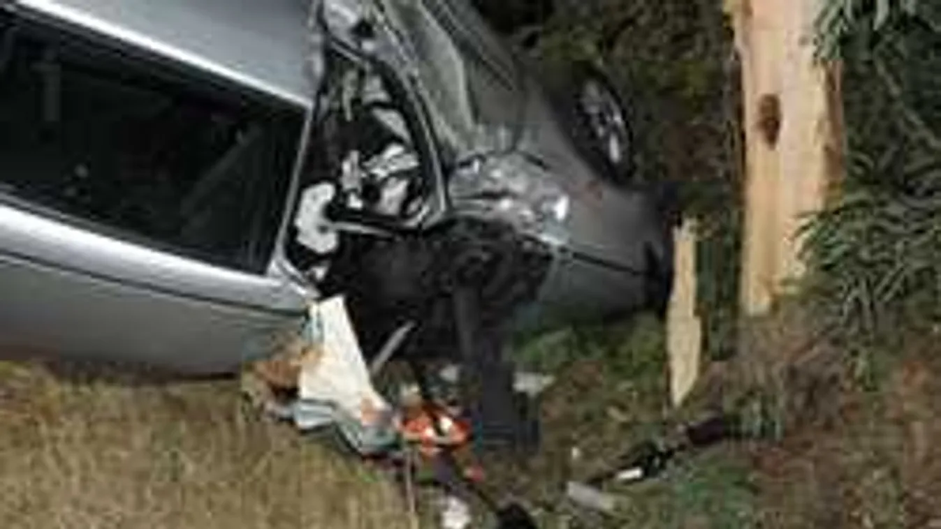 Borzalmas balesetben halt szörnyet a sofőr, fiatal lány maradt életben