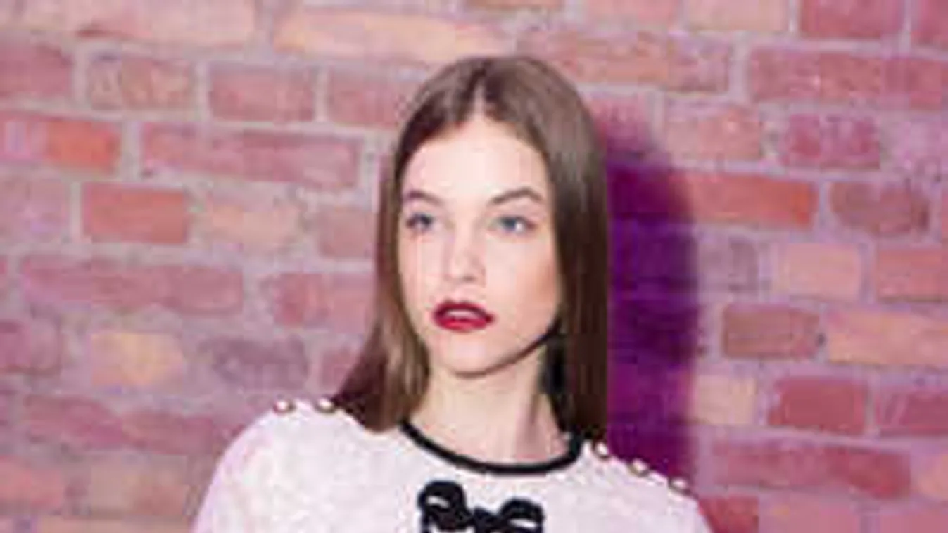 Pikáns lesifotó: Az utcán vetkőzött Palvin Barbi