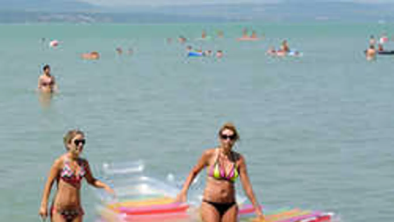 Mentőhelikoptert riasztottak: a Balatonban lett rosszul egy férfi