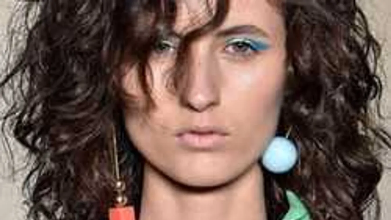 Kicsi vagy nagy? Végre kiderült, milyen fülbevaló most a divat