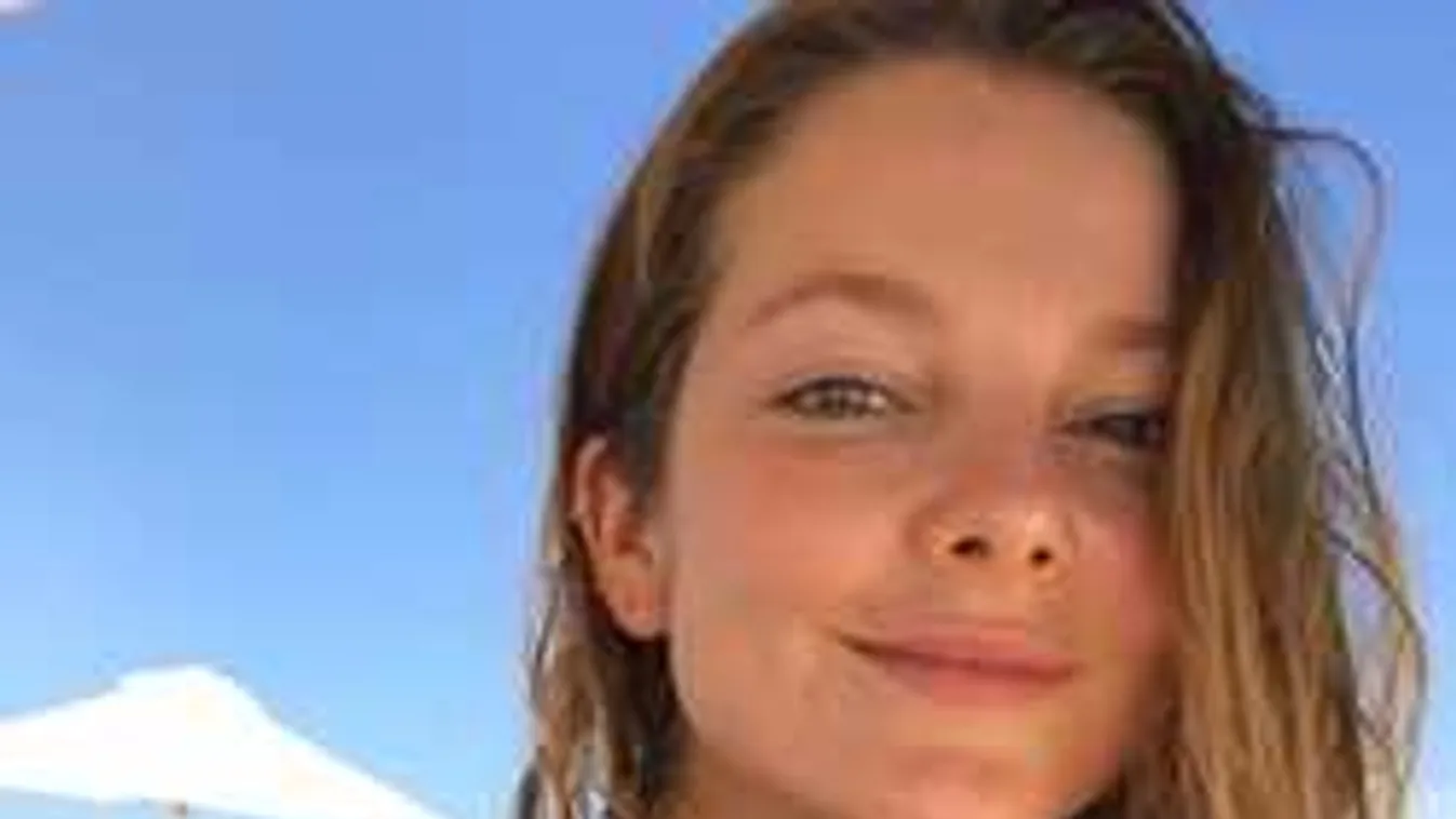 A tengerparton dobta le a melltartót Mihalik Enikő