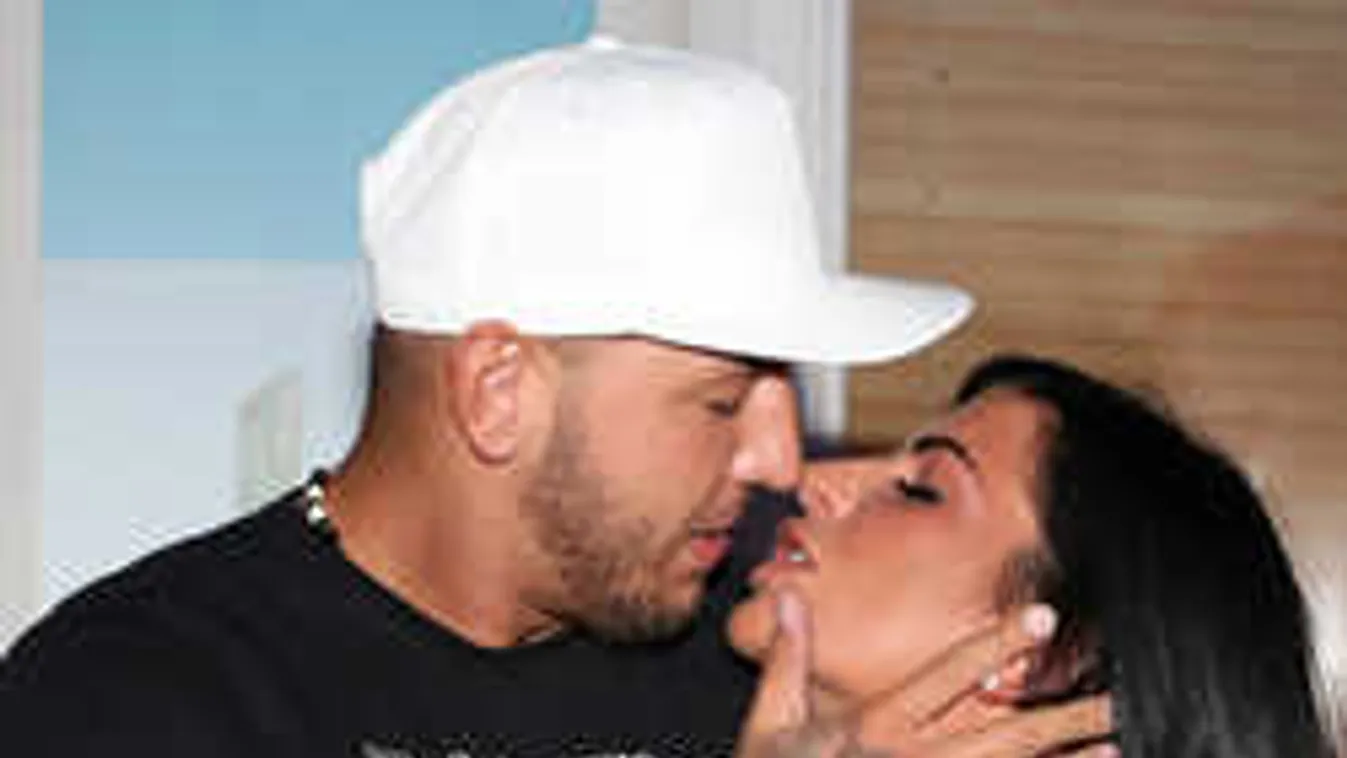 Kitálalt Curtis barátnője: ilyen valójában a kapcsolatuk