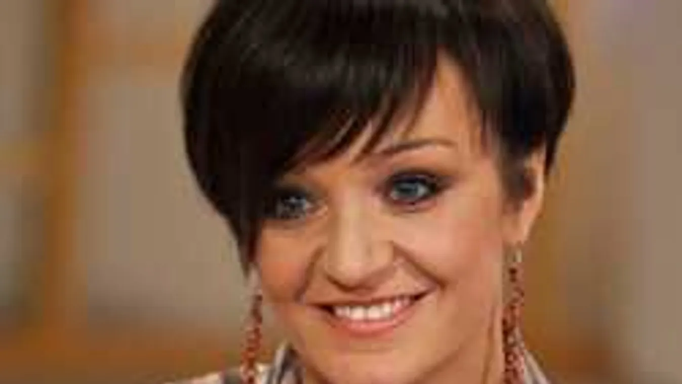 Meg nem született gyermeke üzent a magyar énekesnőnek