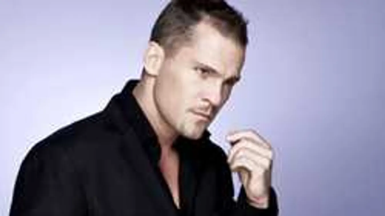 Hujber Feri különös képpel bizonyítja, hogy nem hagyta el családját