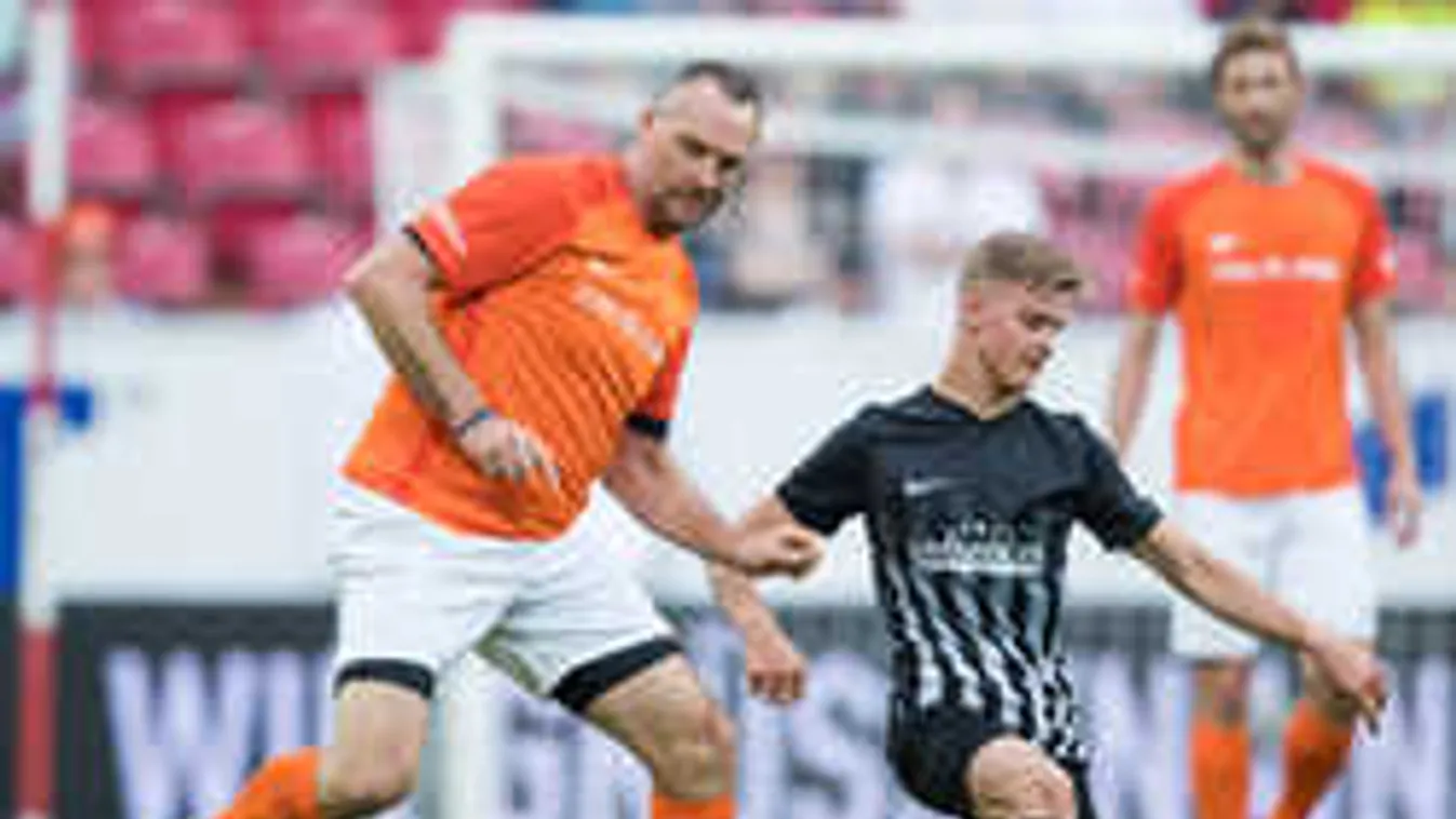 Megható találkozó, Schumi újra labdába rúgott