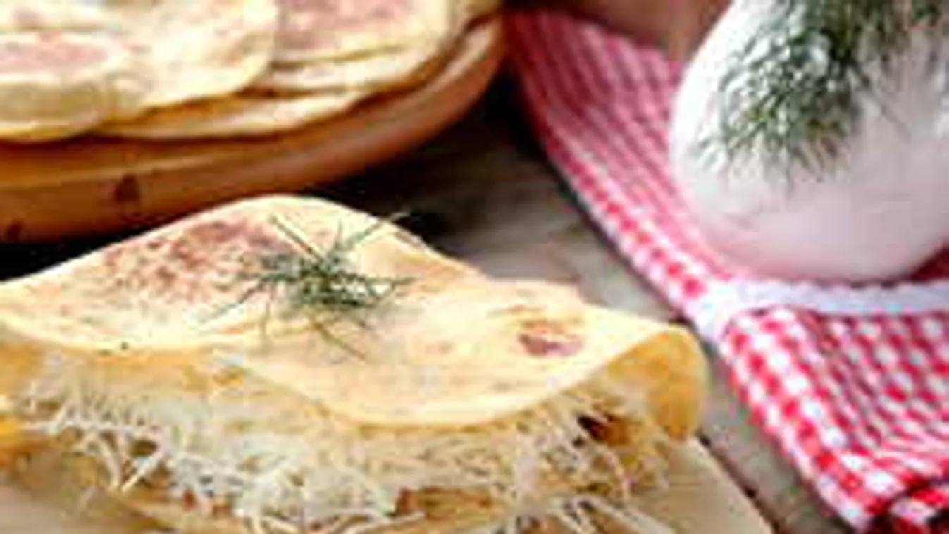 Itt a nyár legfinomabb diétás kenyere: Kapros-túrós lepényke