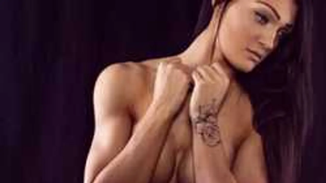 Csodálatos melleit büszkén mutogatja a vadóc fitneszmodell