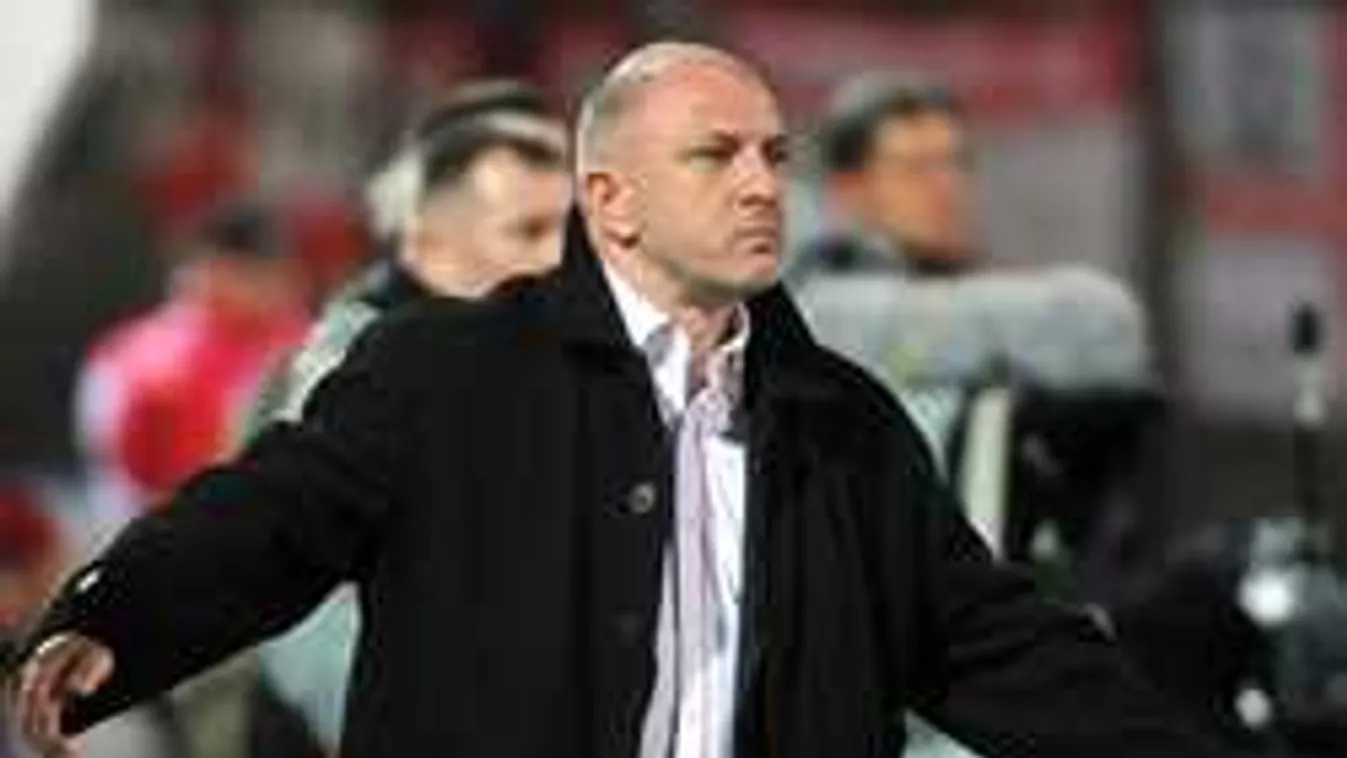 Balhé, Urbán Flórián csúnyán megsértette a nőket