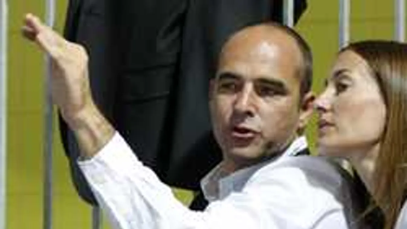 Ebben a társaságban szurkolt Benedek Tibor a pólódöntőn