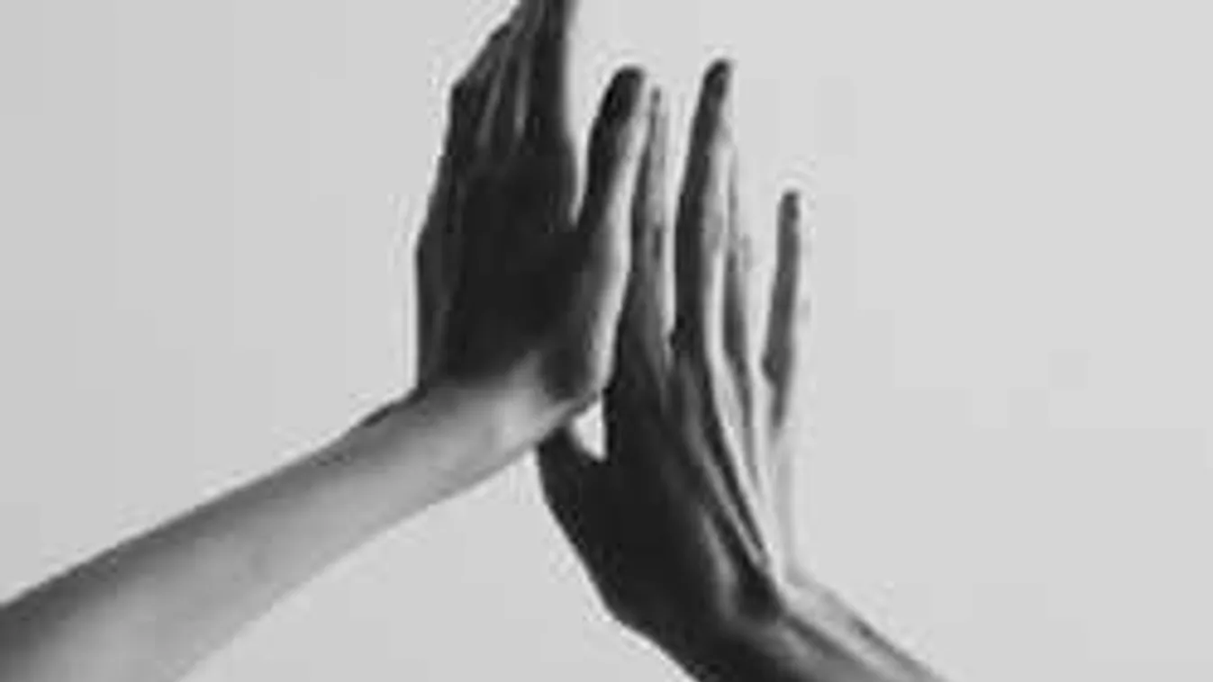 Így tedd össze a két tenyered és megtudod magadról az igazságot