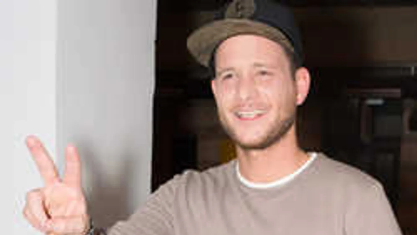 Istenes Bence több aktfotót is készített Csobot Adélról