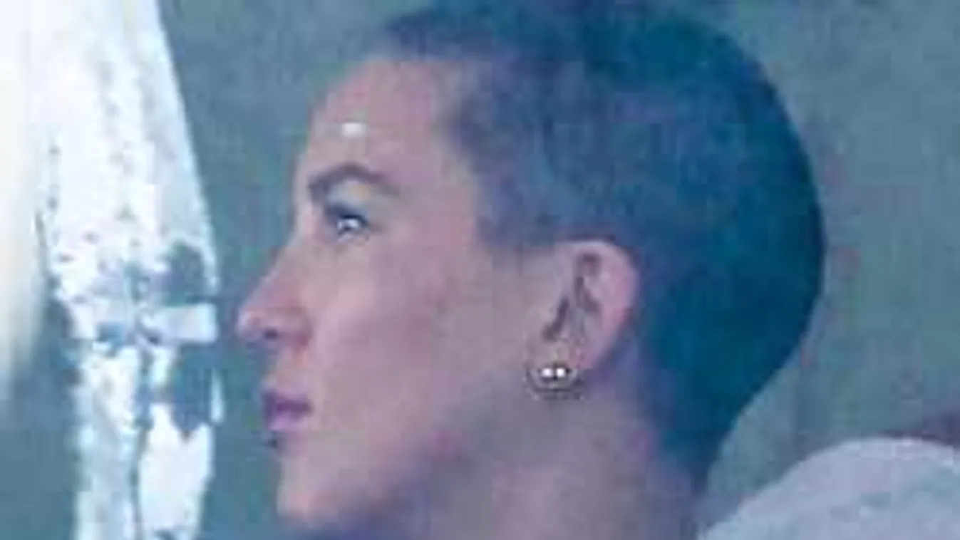 Imádja szinte kopaszra borotvált fejét a sztáranyuka