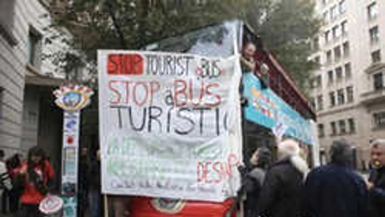 Rettegnek a turisták, szélsőségesek fenyegetik őket