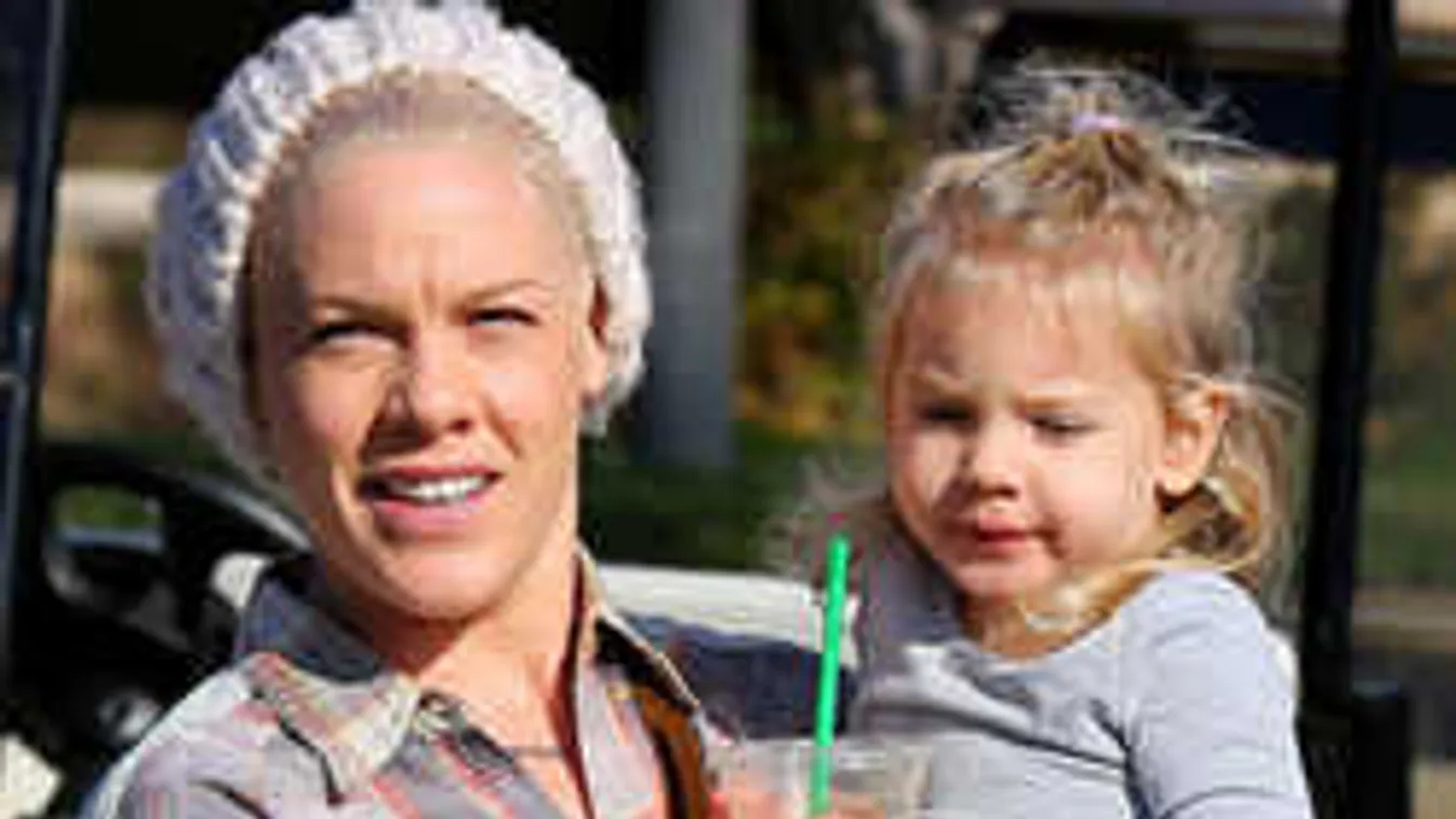 Mégis mit művel a világhírű énekesnő a kislányával?