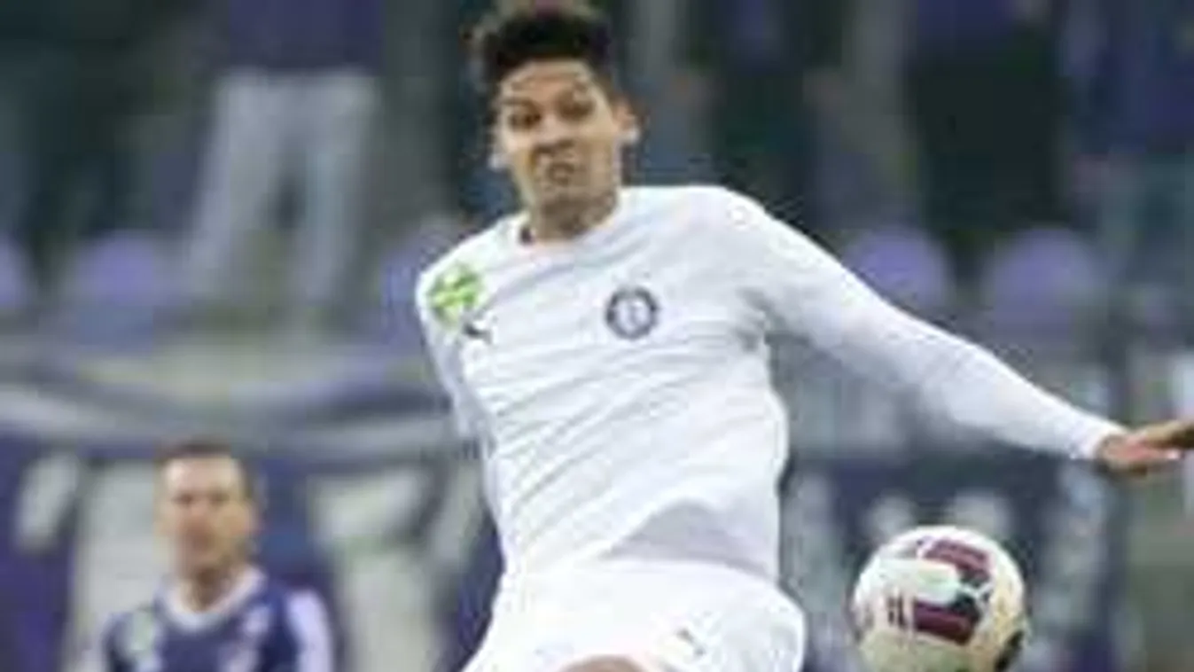 Hős lett a magyar focista, vérző fejjel távozott a pályáról